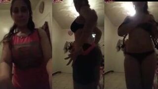بنوته فلاحه زى العسل بتعمل فيديو نودز لحبيبها بتقلع ملط وتلعب فى بزازها بهيجان وتنزل على كسها تنيكه ووشها كله هيجان ولبونه 