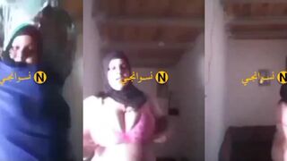 ست مصرية فلاحة من الارياف بتقلع ملط وتصور جسمها البلدي لحبيبها