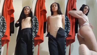 محجبه تقلع هدومها و تعرض كسها و بزازها