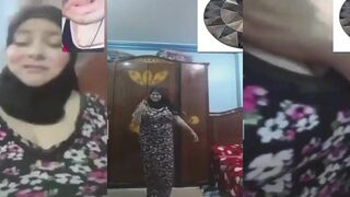 لبوة مصرية كلبوظة ملبن بتكلم صاحبها و تخرجله بزازها القشطة عشان تدلعه و الراجل هايموت من الهيجان بيقولها افركى الحلمة اوى و حاجه اخر دلع 