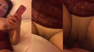 جابهم في كس الجامده وهو بينيكها