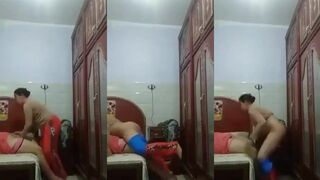 حيحانه هايجه بتركب وتنط علي اختها الصغيره