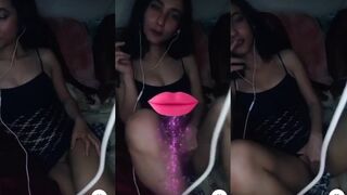 لبوة مصرية فاجرة فى منتهى الجرأة معرية كسها و نازله دعك فيه و بتشرب السيجاره و حاجه اخر دلع على الأخر