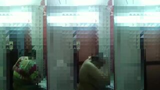 12 دقيقه مقطع حقيقى لديوث مصرى منحرف يتجسس على امه الميلف فى الحمام حاطط كاميرا بدون علمها