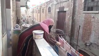 رابع مقطع من سلسة ستات البيوت للبوة بلدي منتقبة بتعمل روتين بس كسم جمال جسمها البلدي كرباج اللبوة عليها طيز فاجر نيك ماتشبعش منها