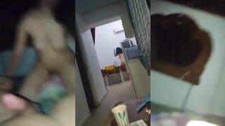 بنوتة قمورة نيك راحت لعشيقها شقتة و هو يلعب في جسمها و هو ملط