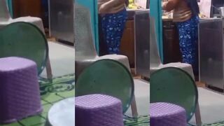 عيل ديوث بيصور امه وهي في المطبخ وبتتحرك في البيت بس كسم طيزها فاجره نيك اول لما تشوفها تحس انك عاوز تركبها وتفشخها نيك