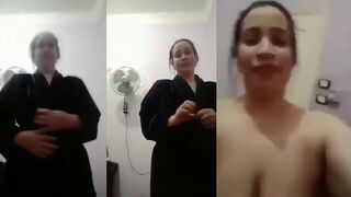 شرموطة بلدي لابسة الروب علي اللحم و تتصور لحبيبها و تقولة زوبرك هو الي بيريحني