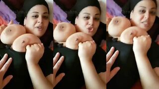 مصرية بزازها ولا اروع تلعب فيهم و تتصور