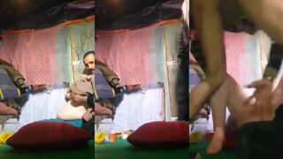 وزنها ستين كيلوا وحبيبها نازل بعبصة ولعب بشفرات كسها الوردية