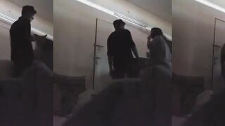 تدخل ابن الجيران لعندها البيت وتخليه ينكها نيك عنيف خلفي