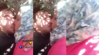 واخد بنت الجيران على حريشة ونازل في كسها نيك ورزع