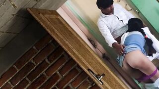 هندي يخرم كس بنت الجيران على باب البيت