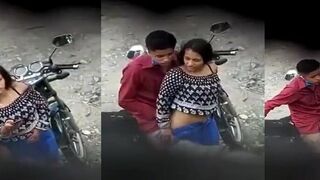 بينك بنت المنتاكة في نص الشارع والناس بتصورهم