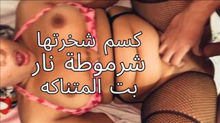 فضيحة شرموطة محلة بتتناك من الكهربائي في البيت كله