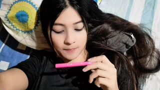 زوج أمي بيلمس صدري الحلو وأنا ساكتة