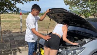 لقيت بنت حلوة عربيتها متعطلة وساعدتها وخدتني لشقتها وخلتني أنيكها بقوة